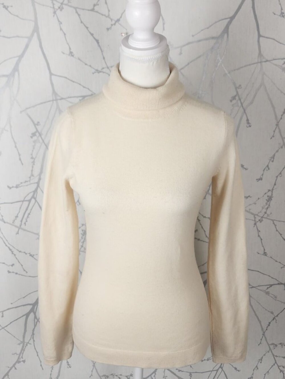 Holt Renfrew Ivory 100% Cashmere Knit Turtleneck Sweater